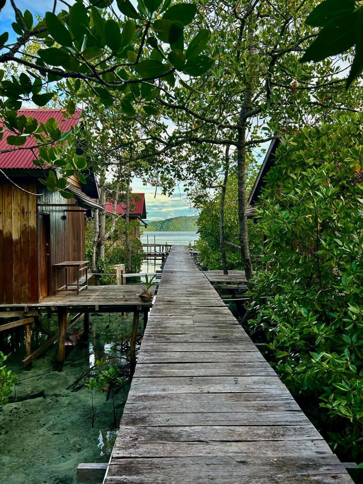 Raja Ampat Blue Sea Villa Besir Ngoại thất bức ảnh