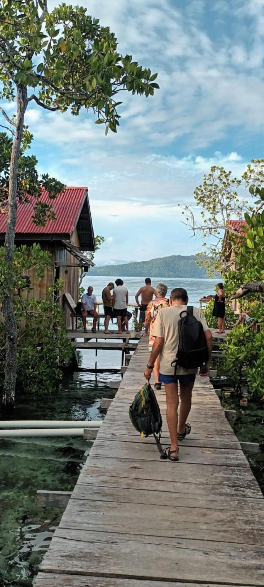 Raja Ampat Blue Sea Villa Besir Ngoại thất bức ảnh
